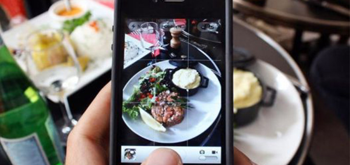 omeopatia-salute-a-tavola-con-tablet-e-telefonini